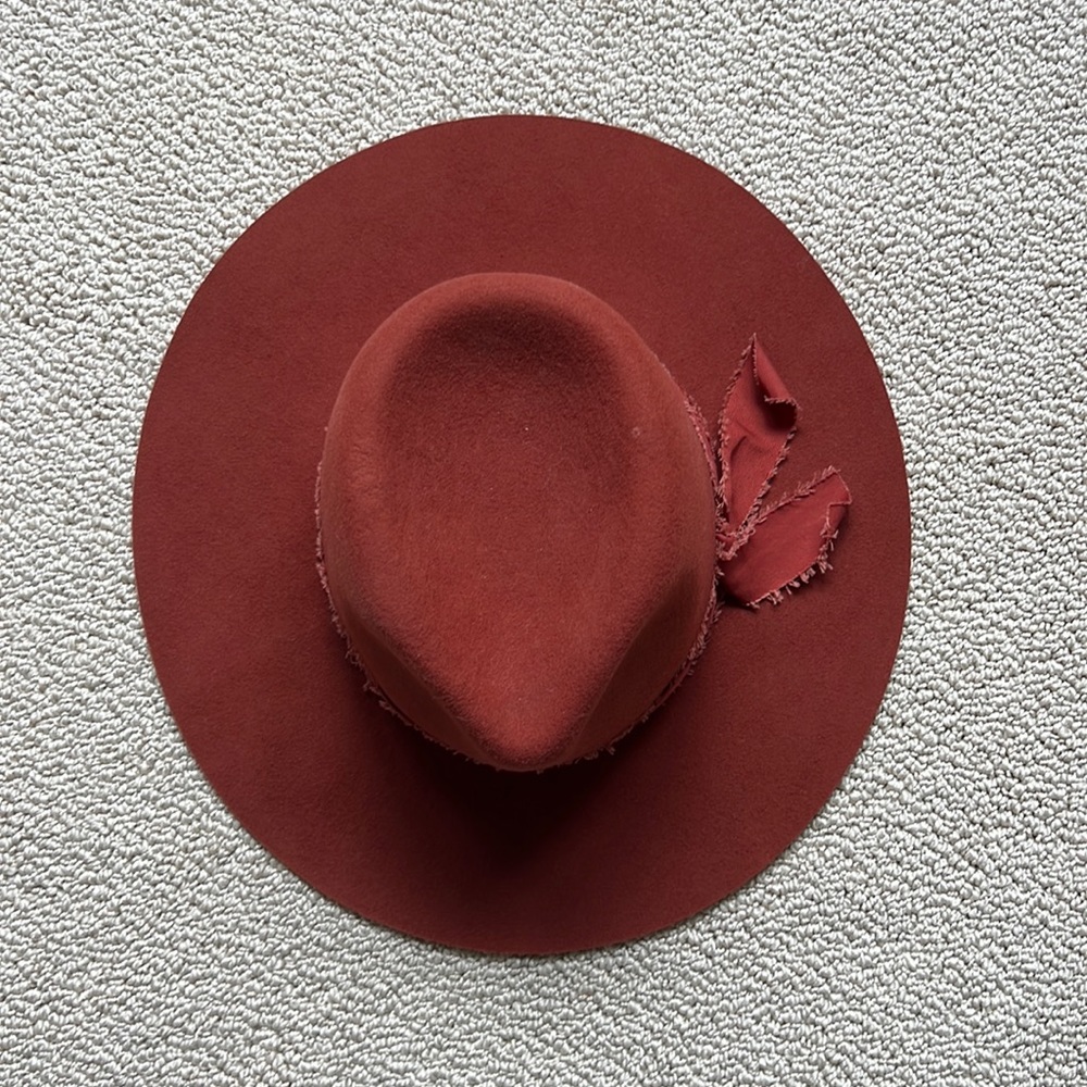 BRAND BEW CONDITION GIGI PIP HAT